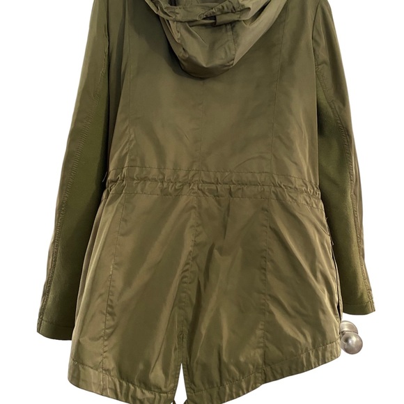 BCBGeneration spring/fall jacket. EUC. Size medium. - Picture 5 of 7